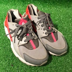 Nike Huarache pink, gray, white size 5 youth ..pre owned no box
